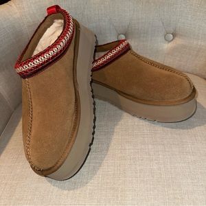 UGG Women’s Tazz Chestnut size 9